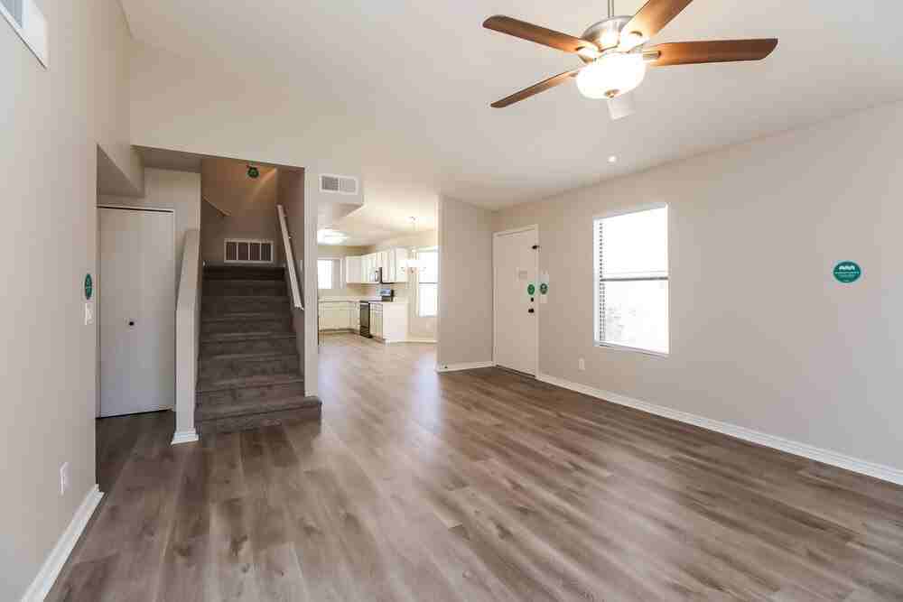 4527 E Hampton Ave - Photo 5 of 17