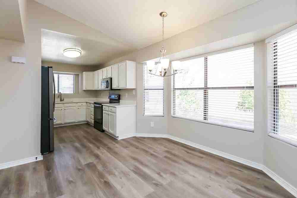 4527 E Hampton Ave - Photo 6 of 17