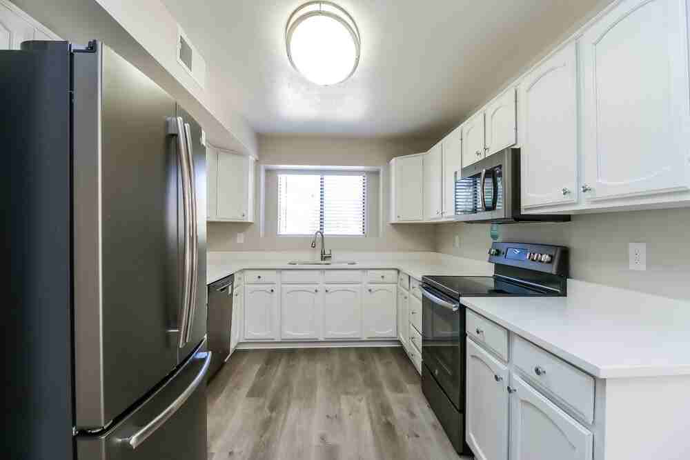 4527 E Hampton Ave - Photo 7 of 17