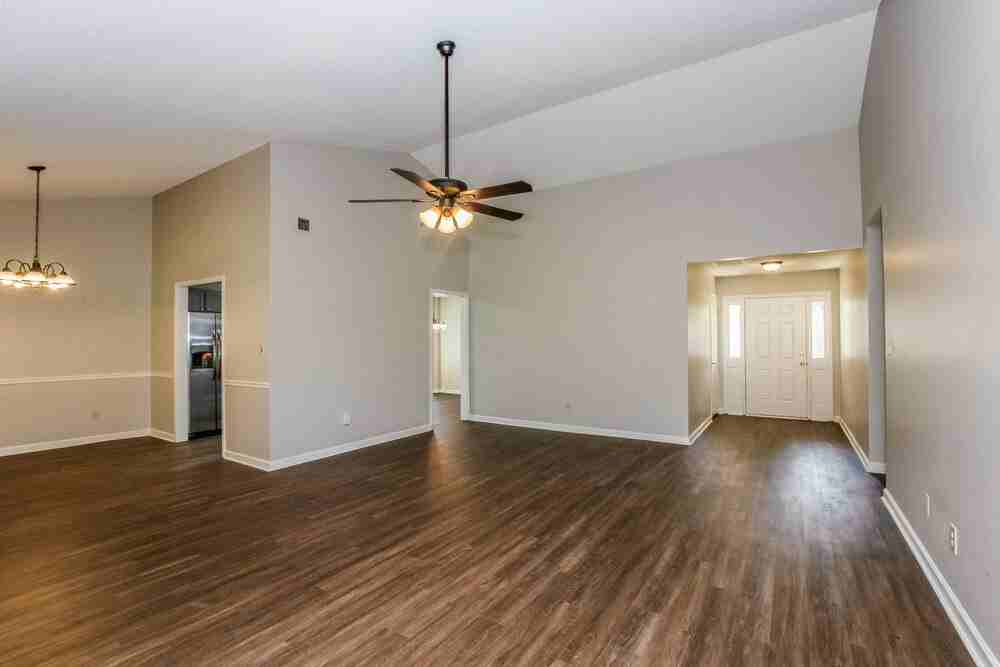 10109 Fairlea Dr - Photo 5 of 16