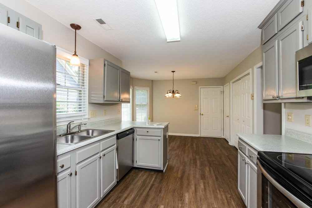 10109 Fairlea Dr - Photo 7 of 16