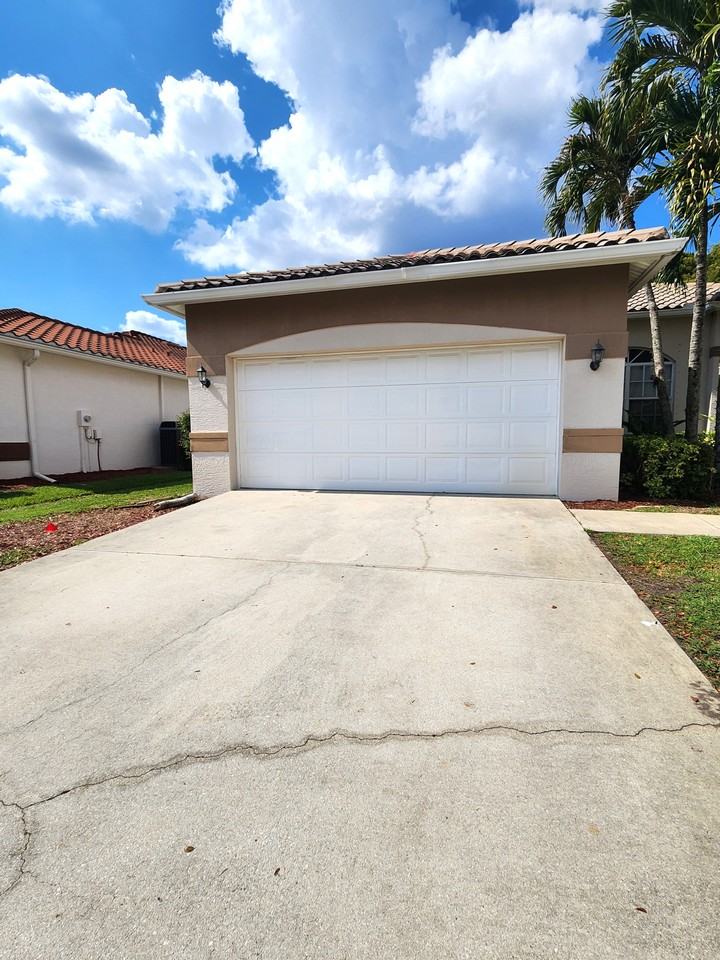 11082 Lakeland Cir #1 - Photo 2 of 26