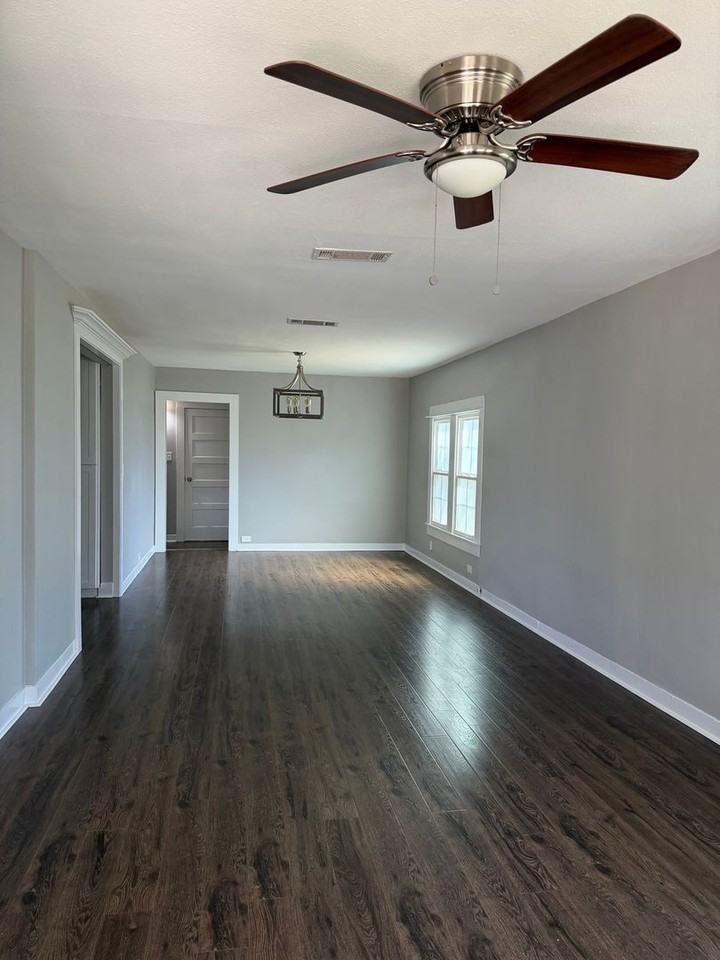 1024 Cleckler Ave - Photo 2 of 17
