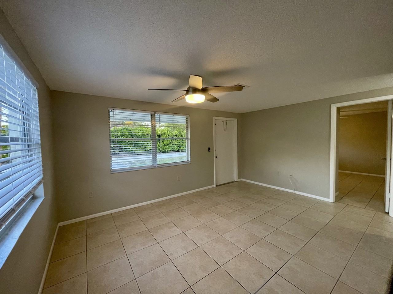 619 Shore Rd #B - Photo 4 of 21