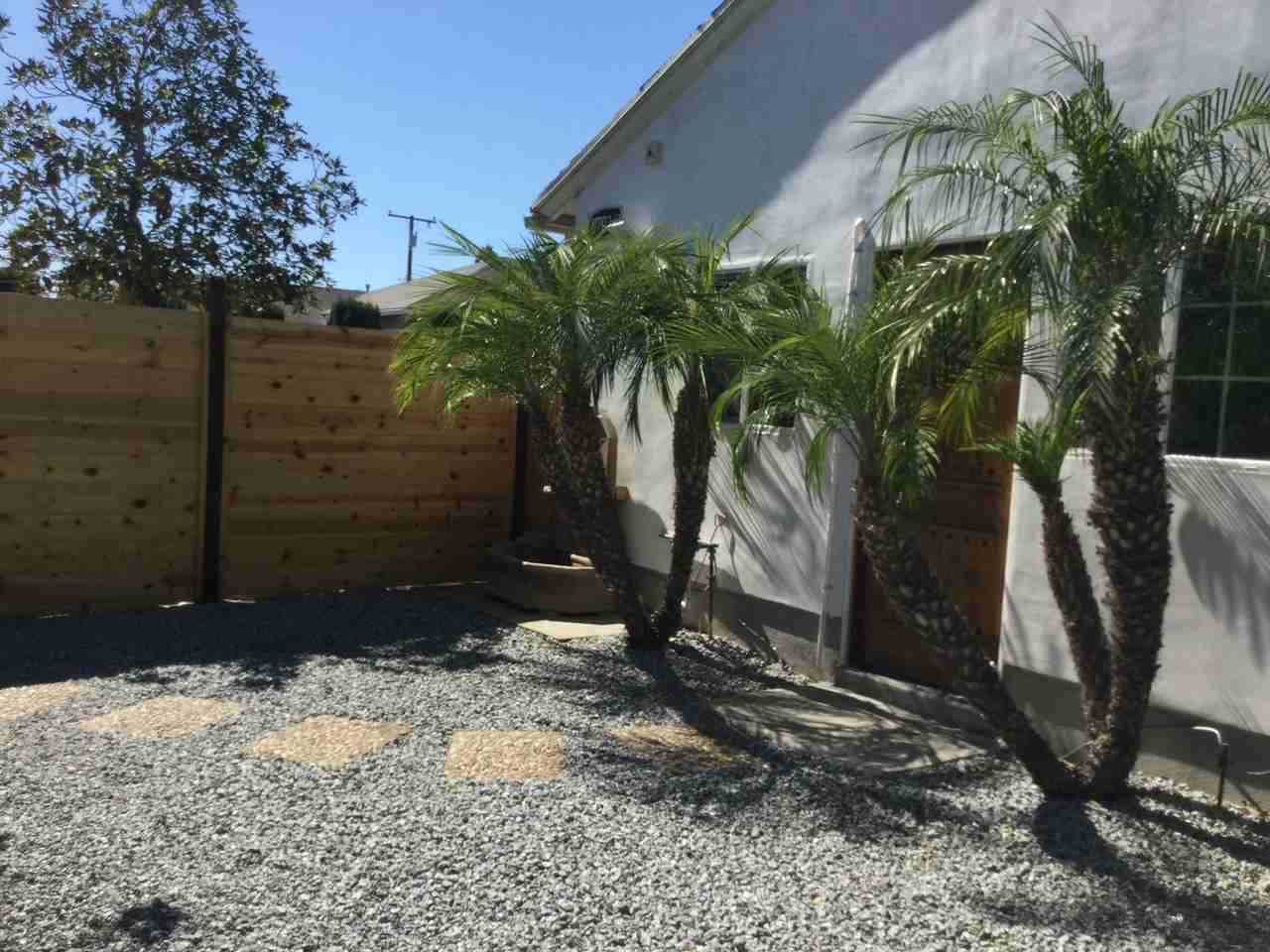 11703 Casimir Ave #B - Photo 3 of 17