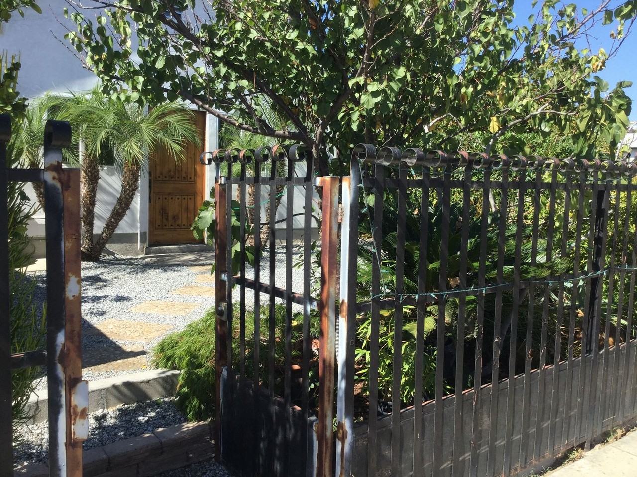 11703 Casimir Ave #B - Photo 4 of 17