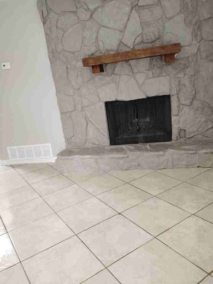 412 Hollandale Cir Apt A - Photo 2 of 6