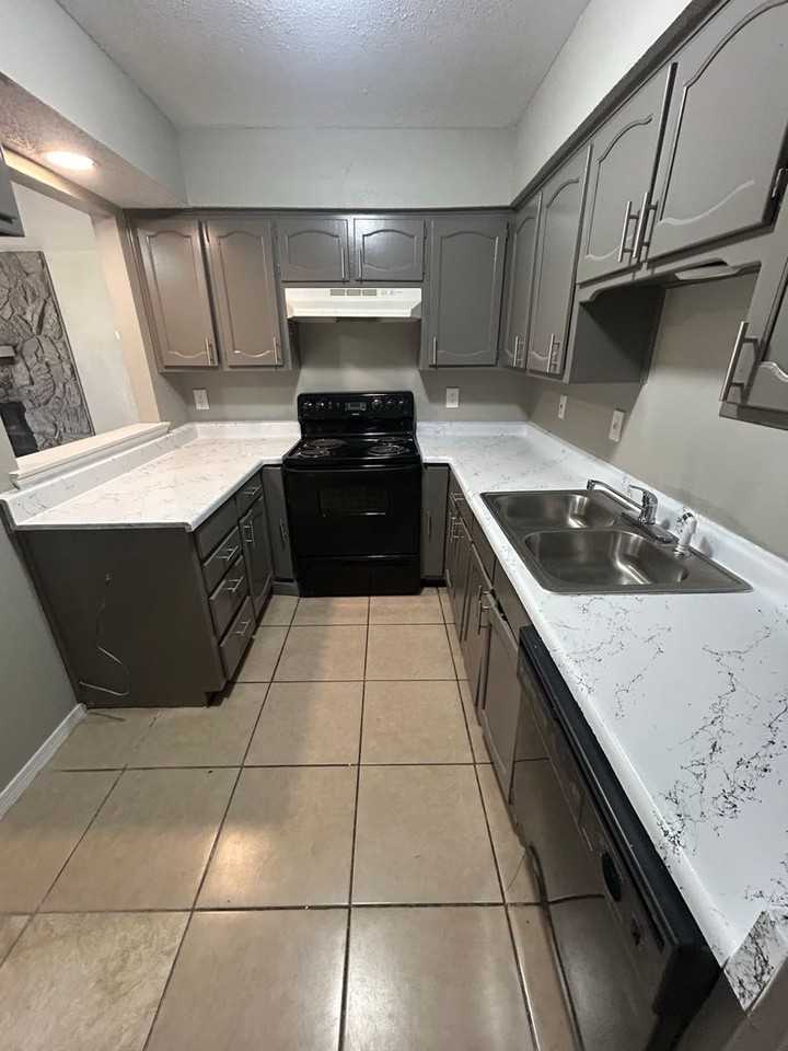 412 Hollandale Cir Apt A - Photo 3 of 6