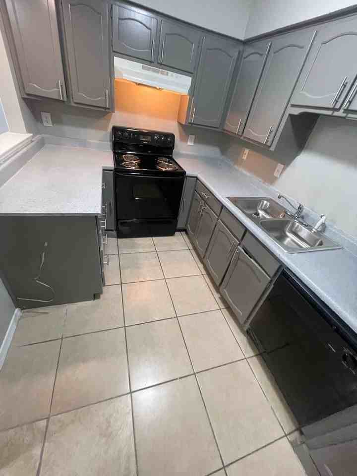 412 Hollandale Cir Apt B - Photo 3 of 8