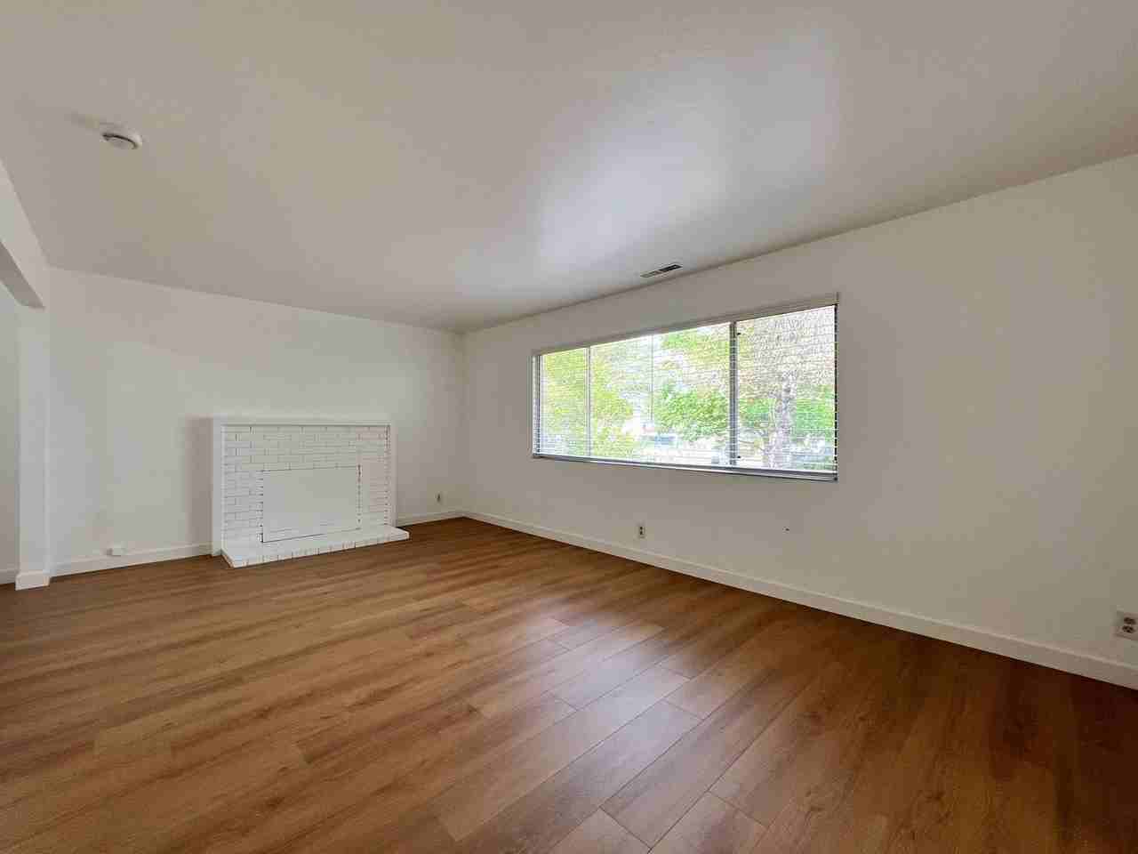 849 Laguna St - Photo 4 of 34