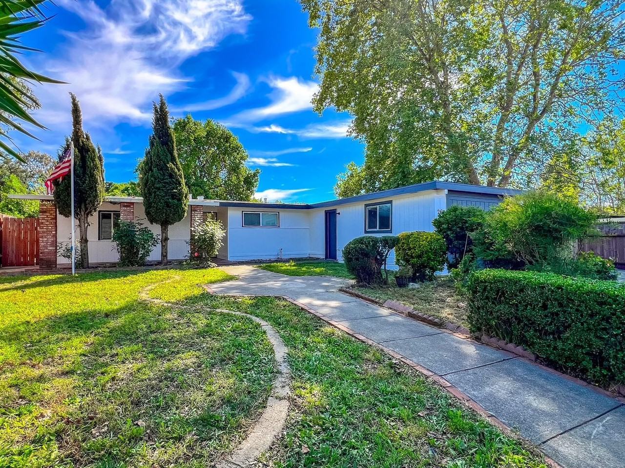 263 Los Altos Pl - Photo 2 of 32