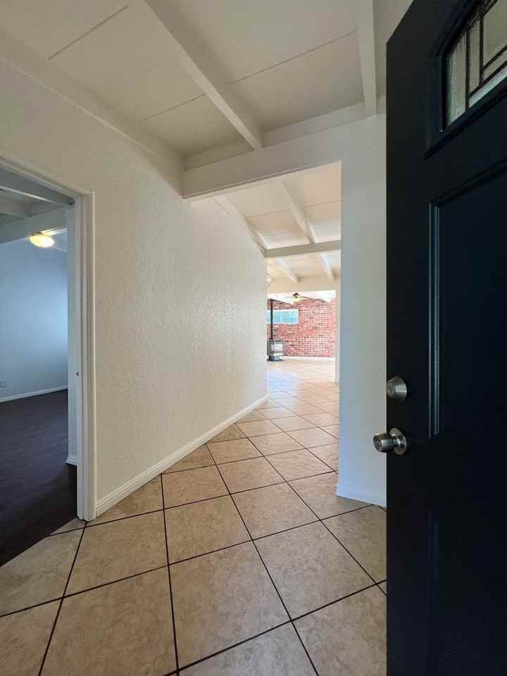 263 Los Altos Pl - Photo 4 of 32