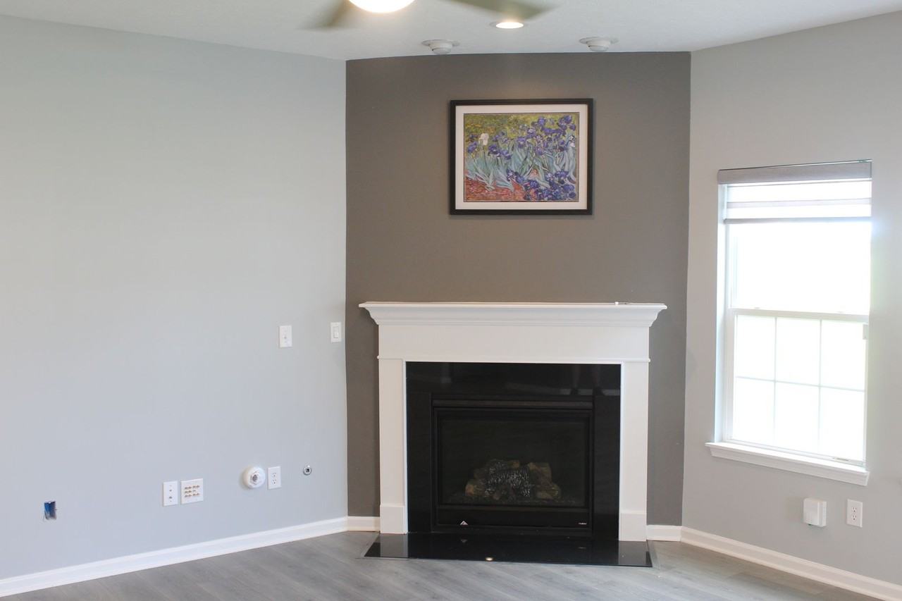 1857 Doncaster Dr - Photo 4 of 12