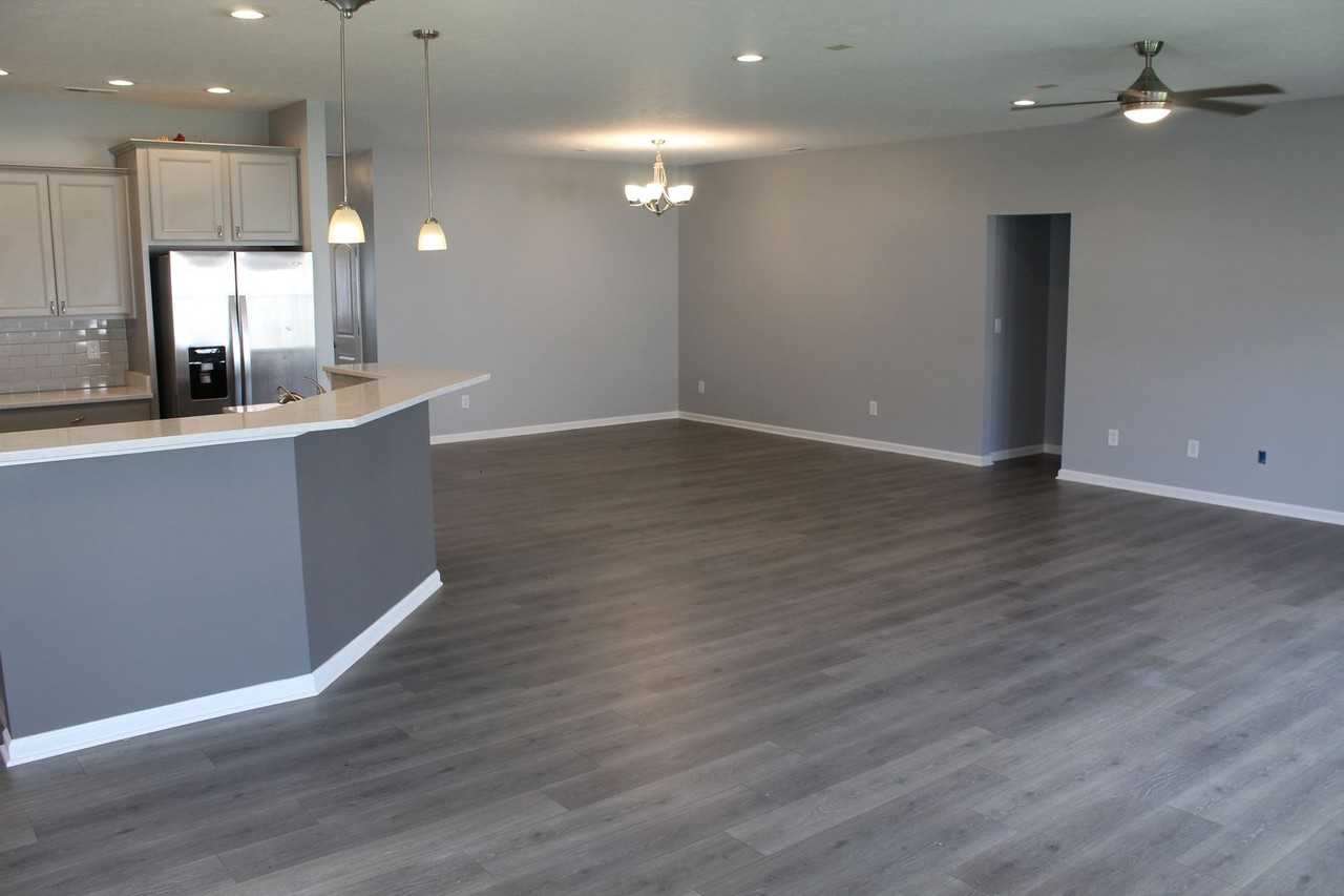 1857 Doncaster Dr - Photo 5 of 12