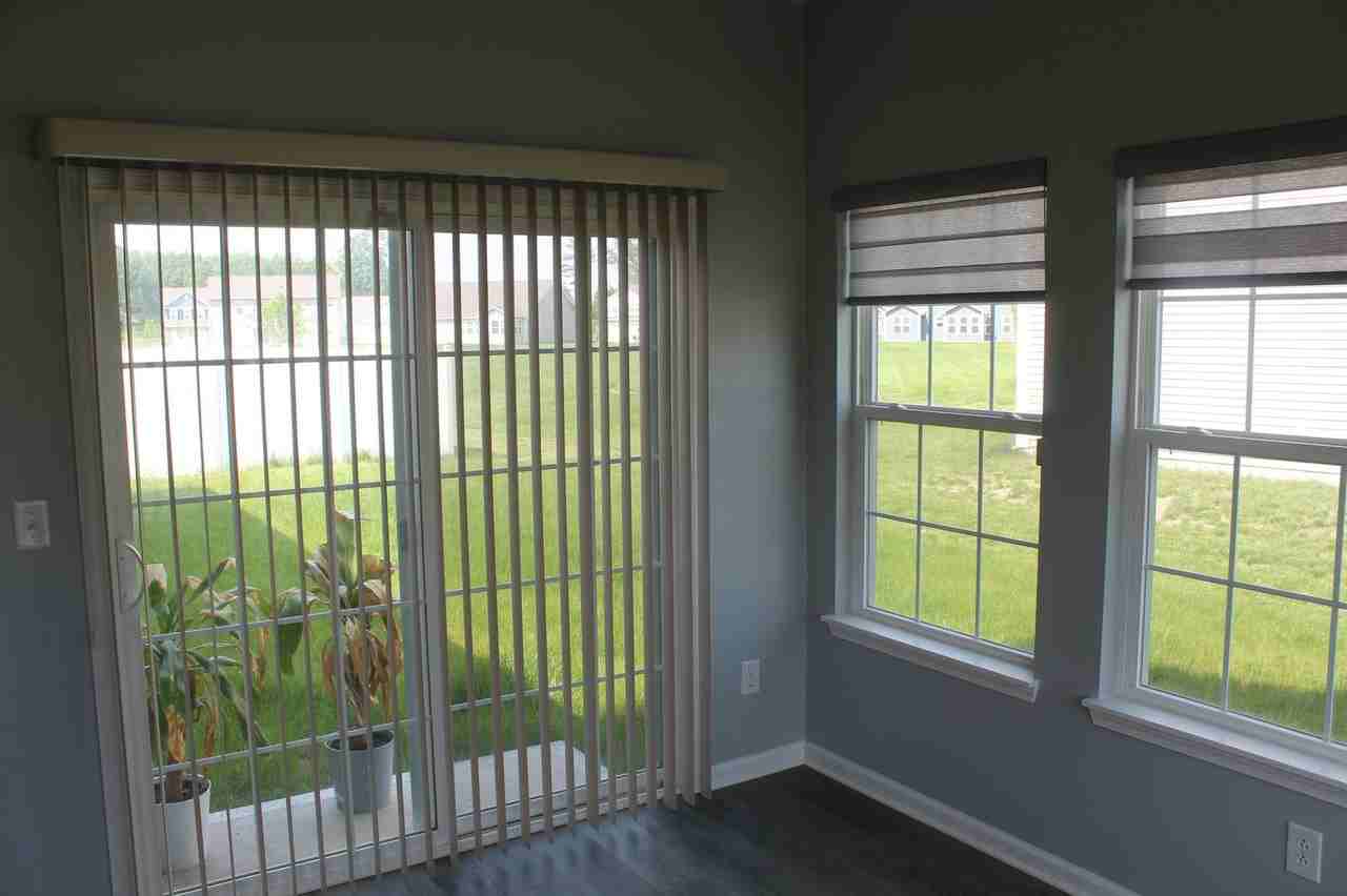 1857 Doncaster Dr - Photo 6 of 12