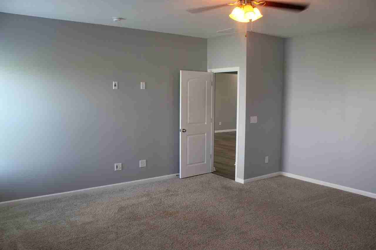 1857 Doncaster Dr - Photo 7 of 12