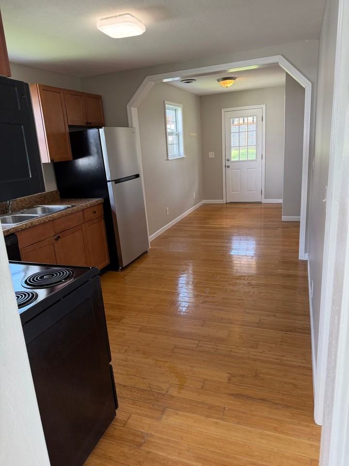 1306 Madison Ave - Photo 4 of 9