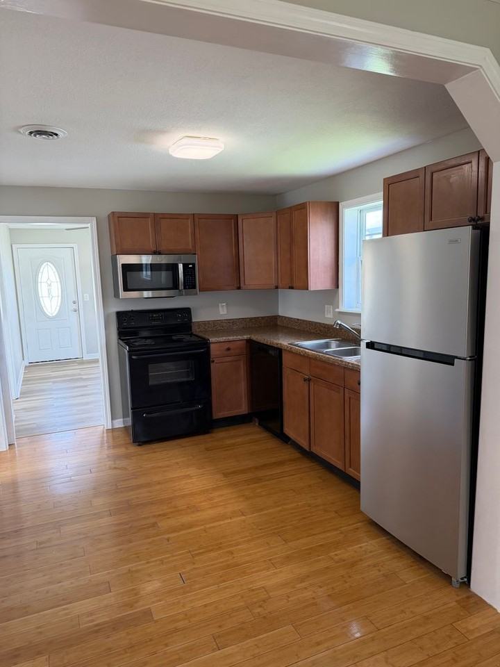 1306 Madison Ave - Photo 5 of 9