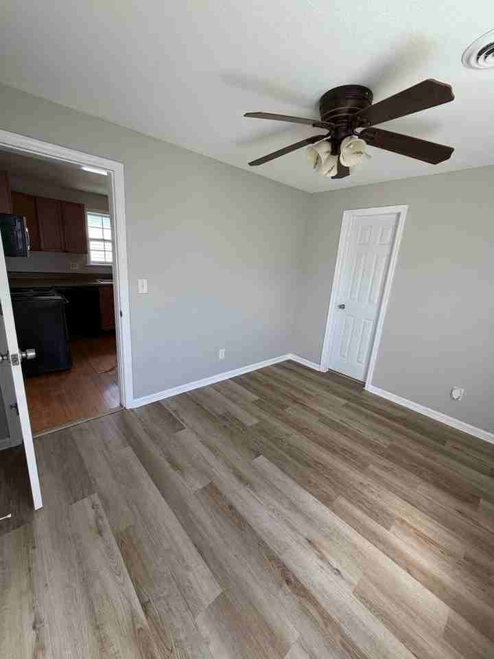 1306 Madison Ave - Photo 6 of 9