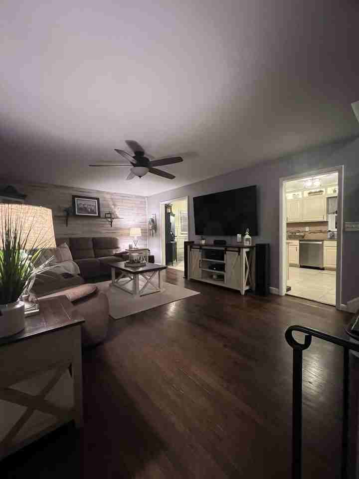 724 Anna Pl - Photo 2 of 37