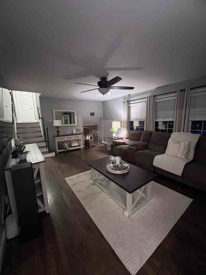 724 Anna Pl - Photo 4 of 37