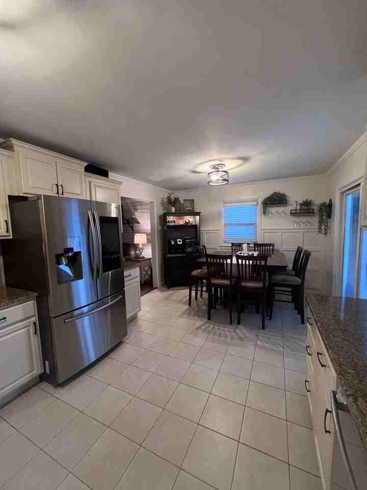 724 Anna Pl - Photo 7 of 37