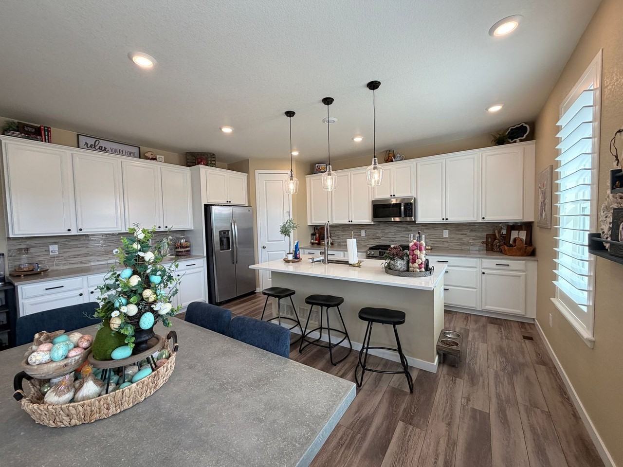 700 Avena Dr - Photo 2 of 40