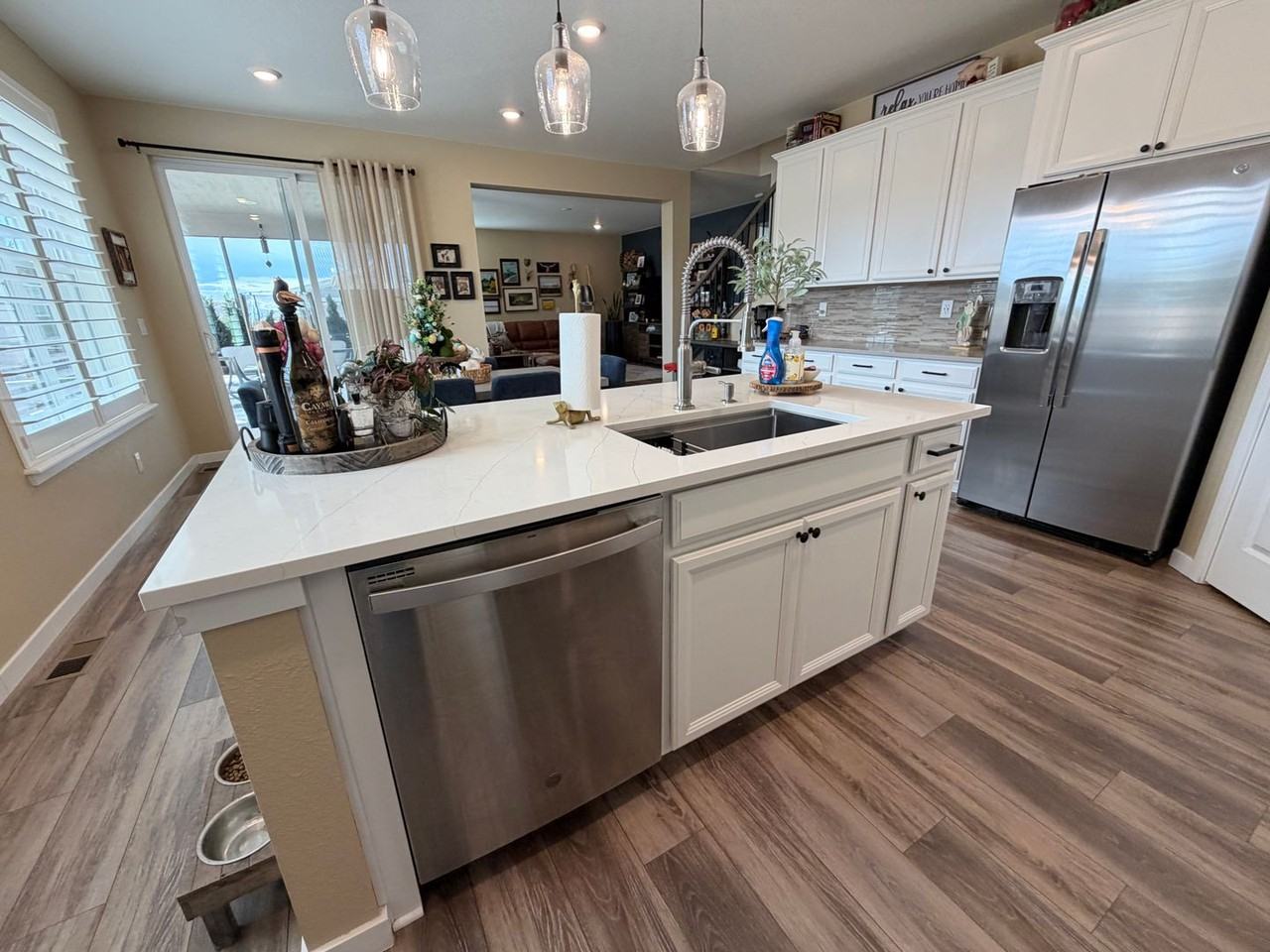 700 Avena Dr - Photo 3 of 40