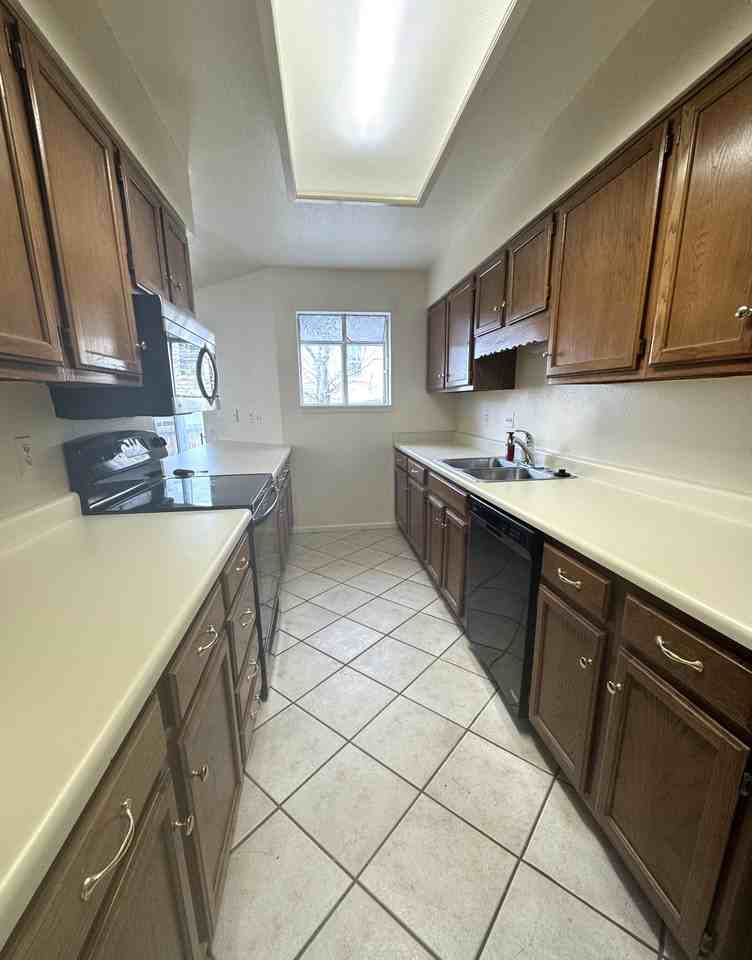 9362 W Coal Mine Ave #1 - Photo 7 of 32