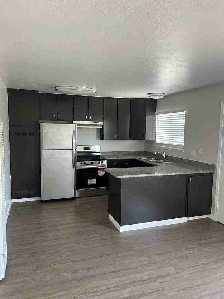 10 and 12 San Pablo Ave - Photo 3 of 28