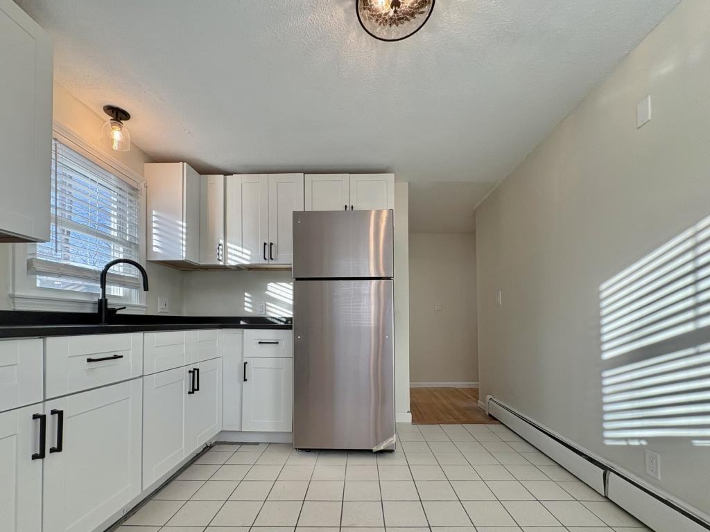 8 Tory Ct Apt B - Photo 2 of 11