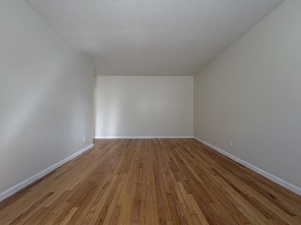 8 Tory Ct Apt D - Photo 2 of 13