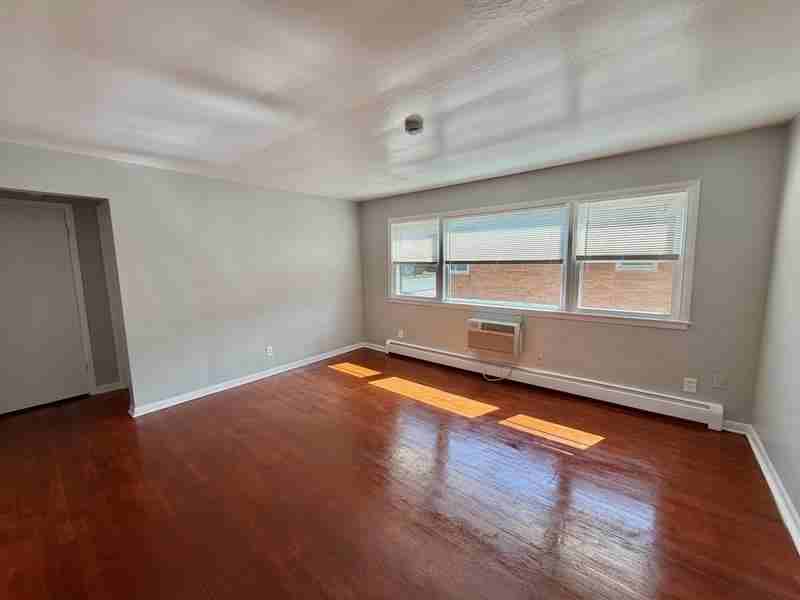 18440 Torrence Ave - Photo 2 of 7