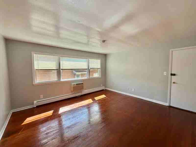 18440 Torrence Ave - Photo 3 of 7