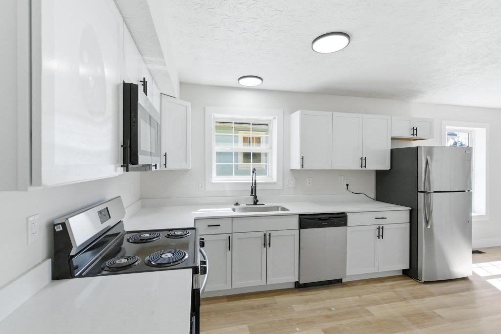 144 N Quentin Ave - Photo 2 of 23