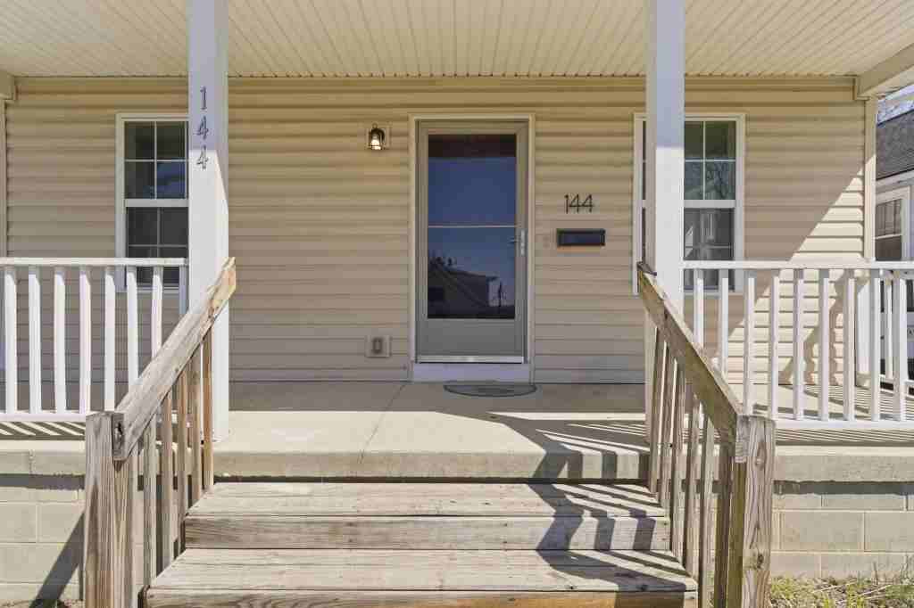 144 N Quentin Ave - Photo 3 of 23