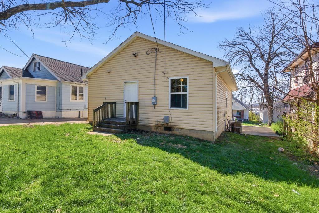 144 N Quentin Ave - Photo 6 of 23