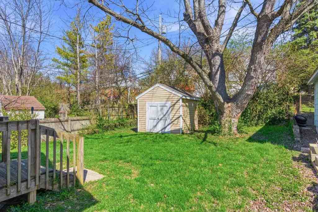 144 N Quentin Ave - Photo 7 of 23