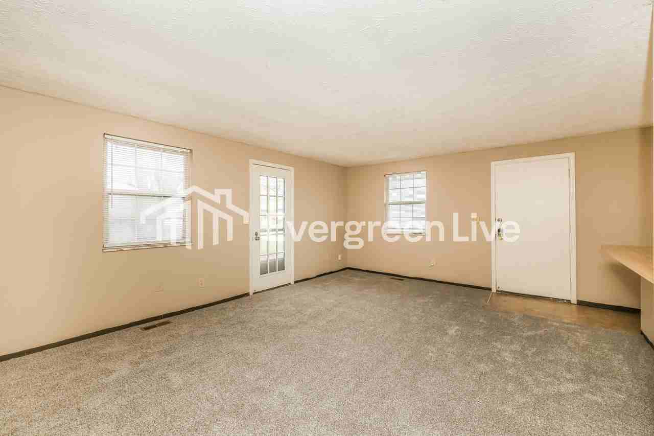 7605 Pomeranian Dr - Photo 4 of 15