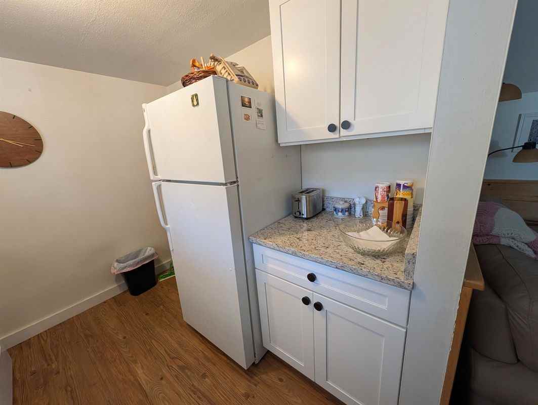 73 Highland St Apt A - Photo 4 of 19