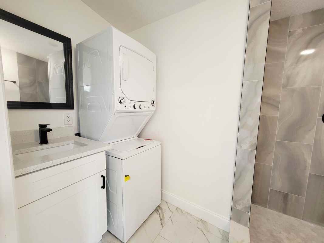 2511 Drake Dr ##B - Photo 2 of 6