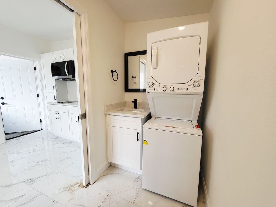 2511 Drake Dr ##B - Photo 3 of 6