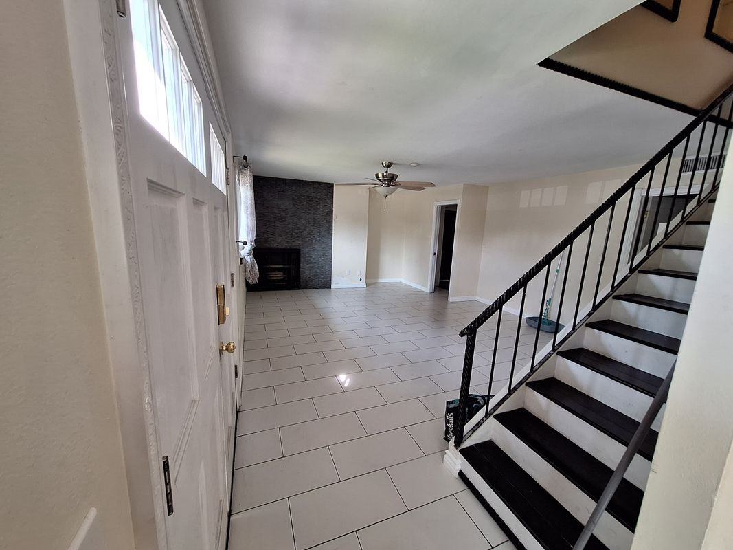 2305 Rockefeller Ln - Photo 3 of 9