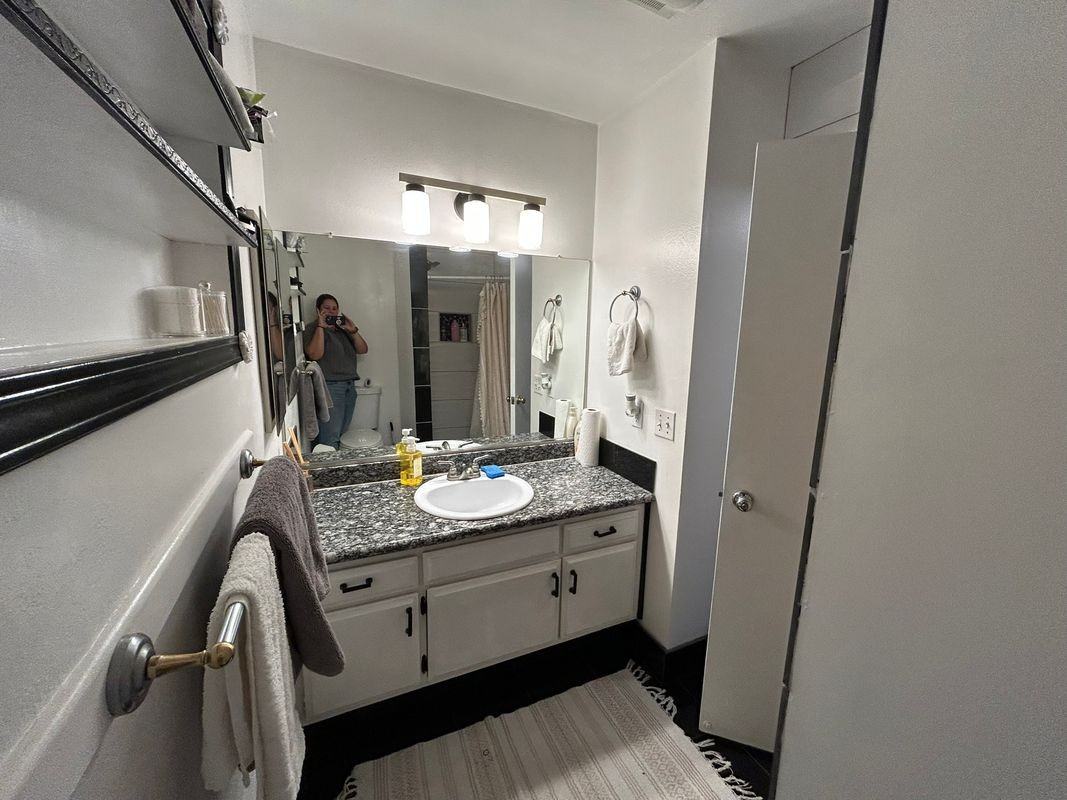 2305 Rockefeller Ln - Photo 6 of 9