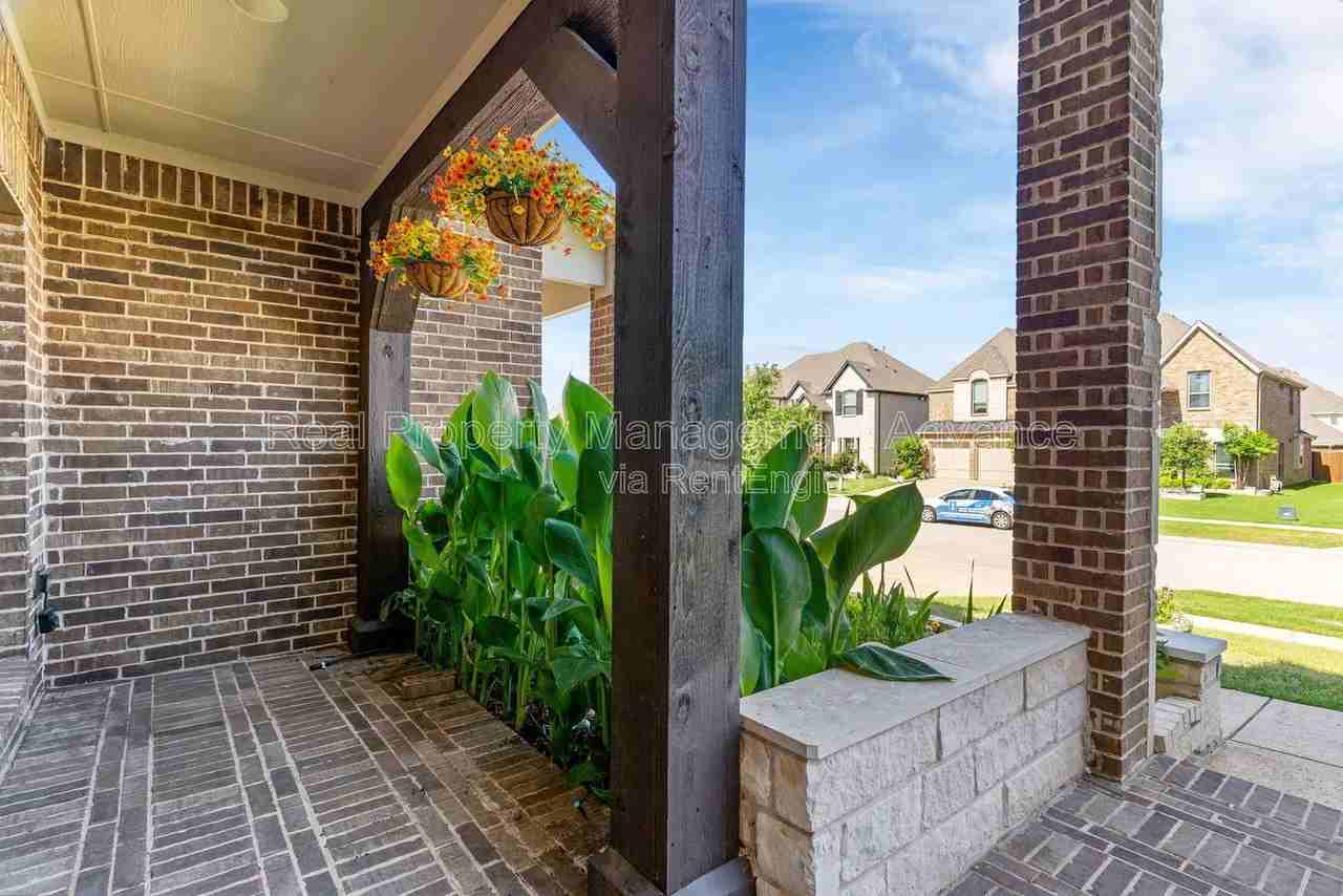 14570 Shady Grove Ln - Photo 6 of 50