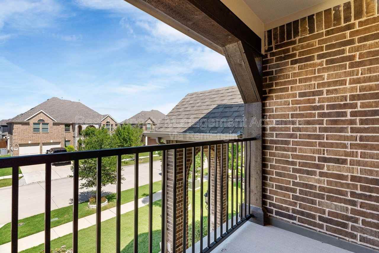 14570 Shady Grove Ln - Photo 7 of 50