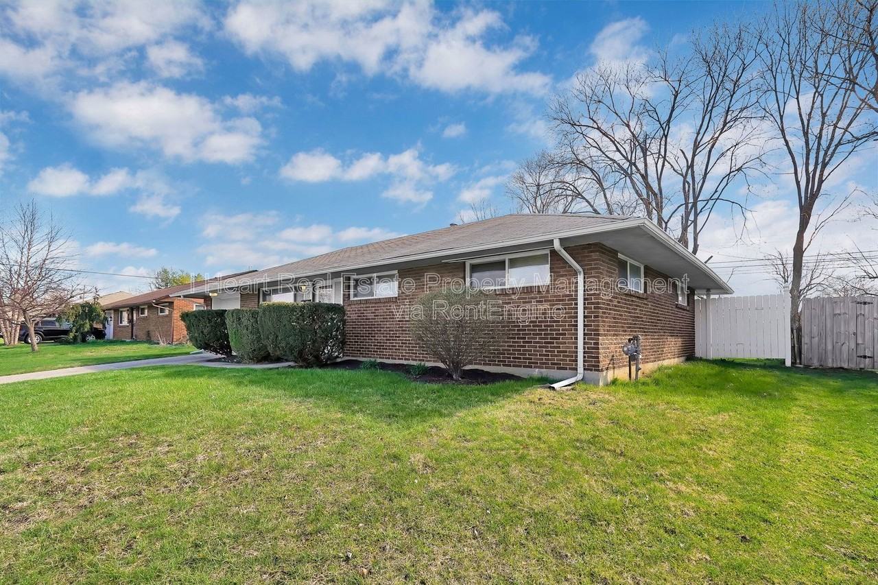 1386 Rosehill Rd #1 - Photo 3 of 25