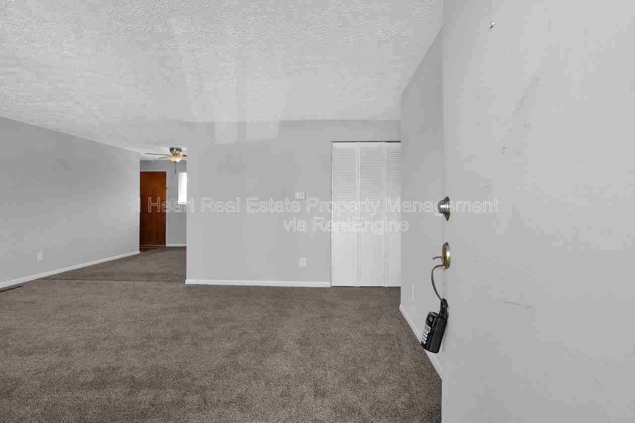 1386 Rosehill Rd #1 - Photo 5 of 25