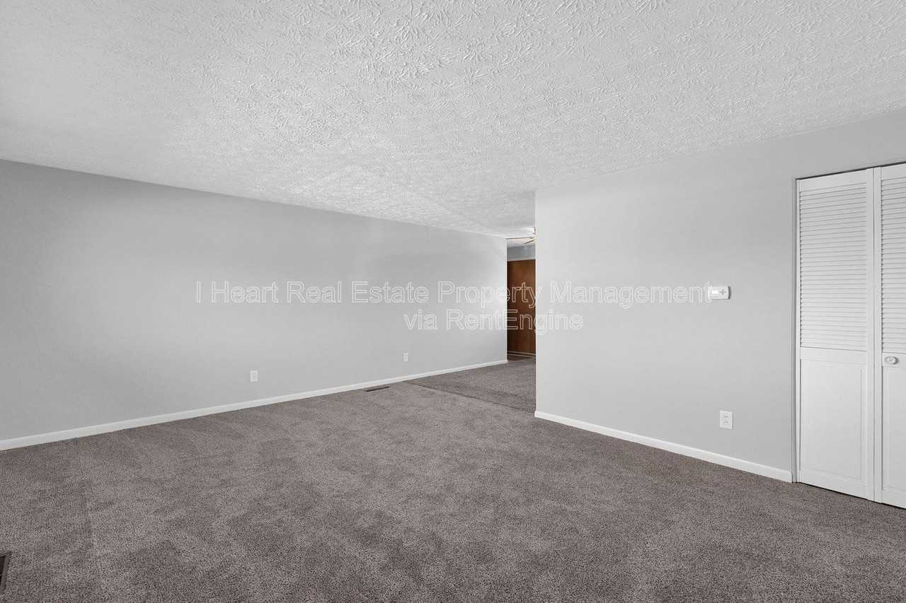 1386 Rosehill Rd #1 - Photo 6 of 25