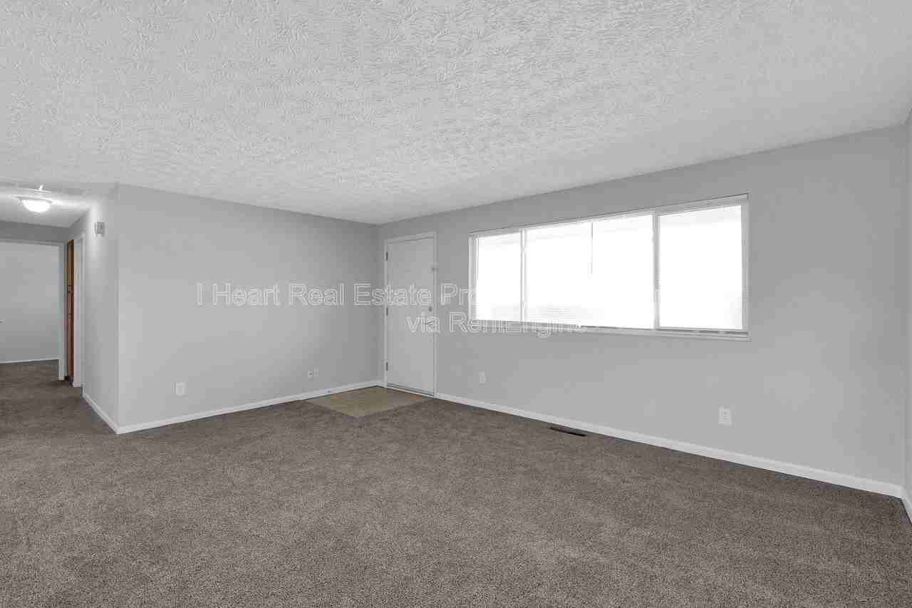 1386 Rosehill Rd #1 - Photo 7 of 25